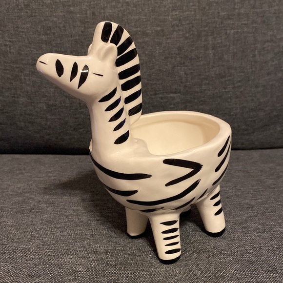 Zebra Potted Plant Holder - Picture 4 of 12